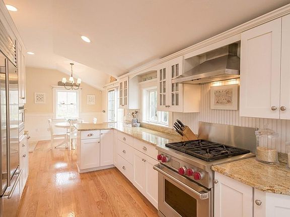 5th image of 78 Alden St