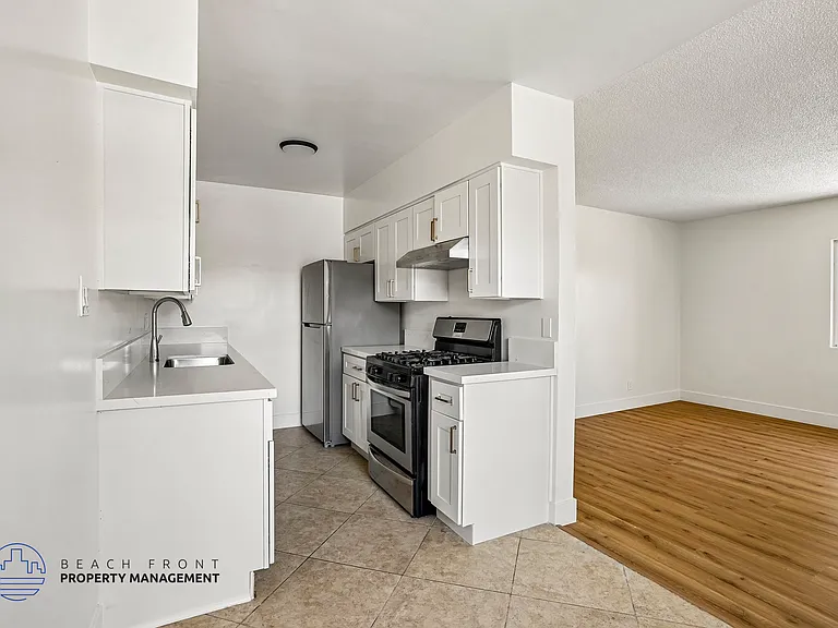 2216 W Wardlow Rd — Photo 14