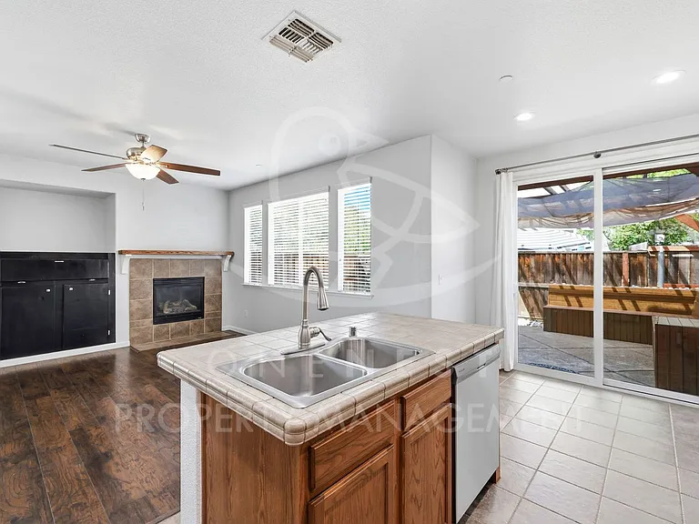 1070 Sierra View Cir #3 — Photo 13