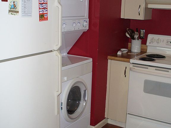 Washer & Dryer Unit included