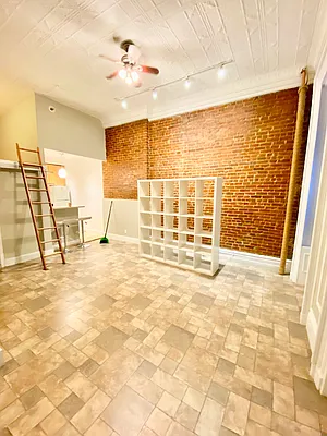 Rented by Safdie Realty Group | media 12