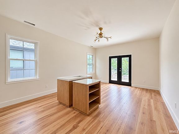 4th image of 1006 Sorin St