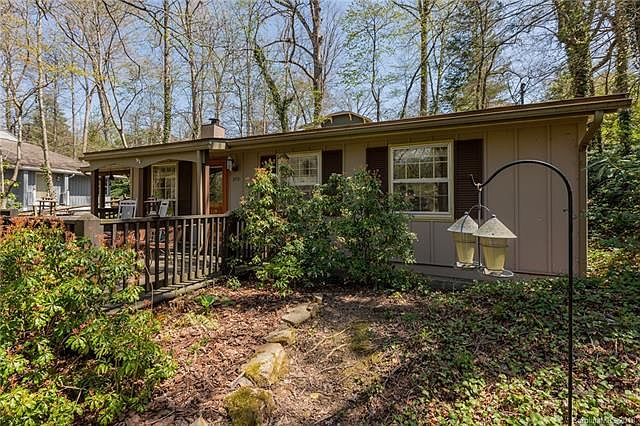 1st image of 213 S Laurel Cir