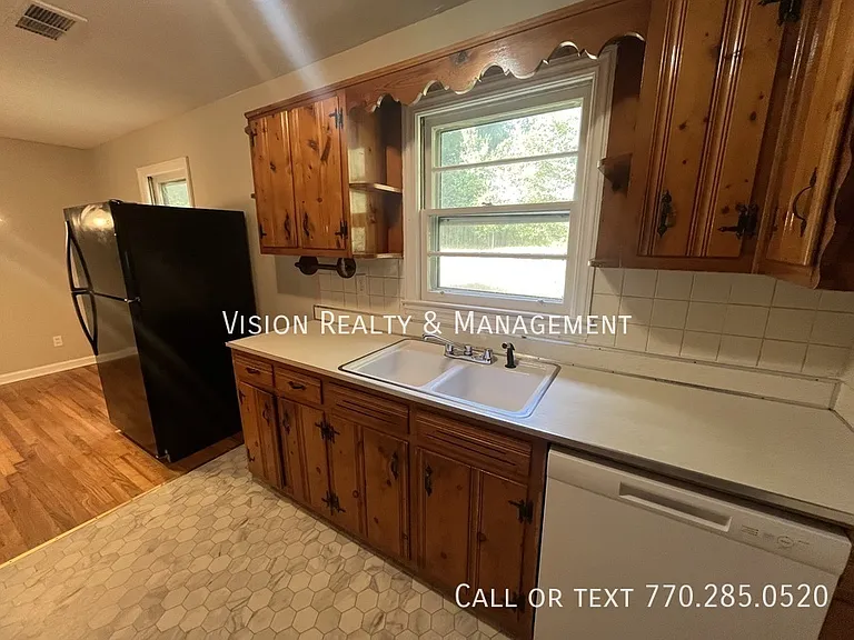 1148 Center St SW — Photo 14