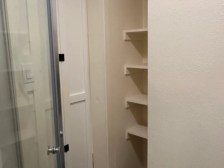 Alvin Apartments — Photo 11