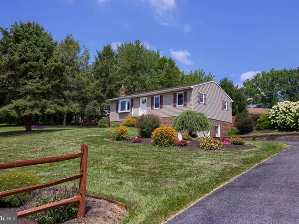 64 Sassafras Ln, Elizabethtown, PA 17022