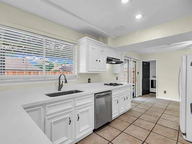 15830 Pipers View Dr — Photo 8