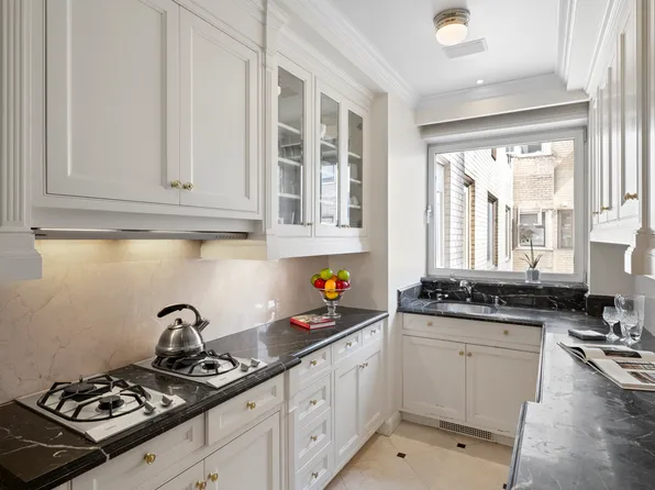 875 5th Avenue image 8 of 12