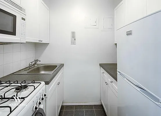 Rented by Warburg | media 10