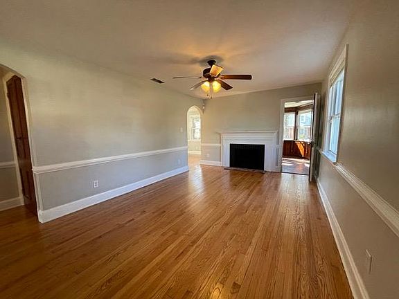 5th image of 129 E Roanoke St