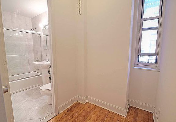 4th image of 477 W 57th St #11N