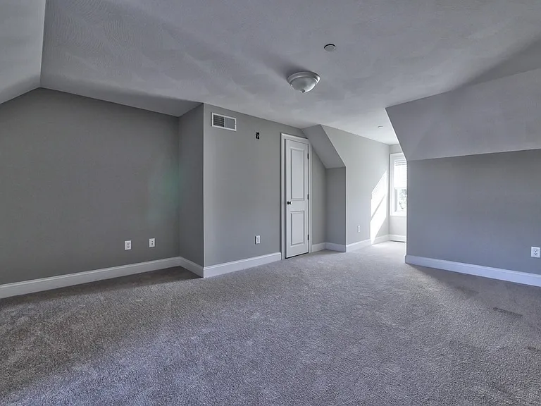 401 E Merrimack St #15 — Photo 14