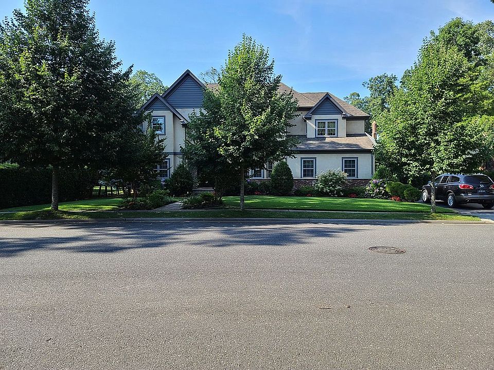1st image of 48 Strathmore Ln
