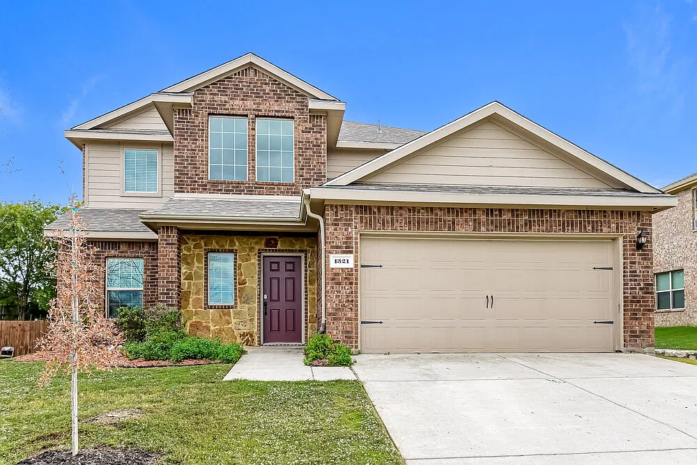 4 bed, 2.5 bath, 2586 sqft, $2,405 — Photo 1