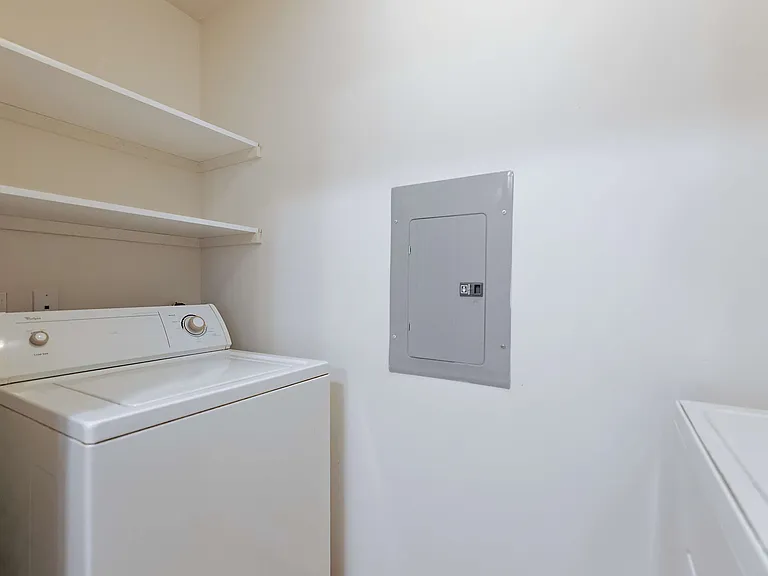 Park Ridge Apartments — Photo 19