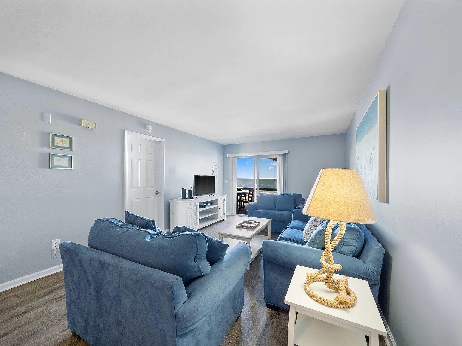 3 bed, 1083 sqft, $2,500 — Photo 2