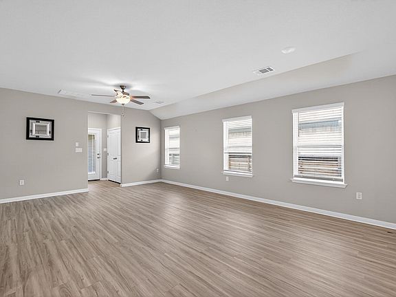 3rd image of 383 Brandywine Rd