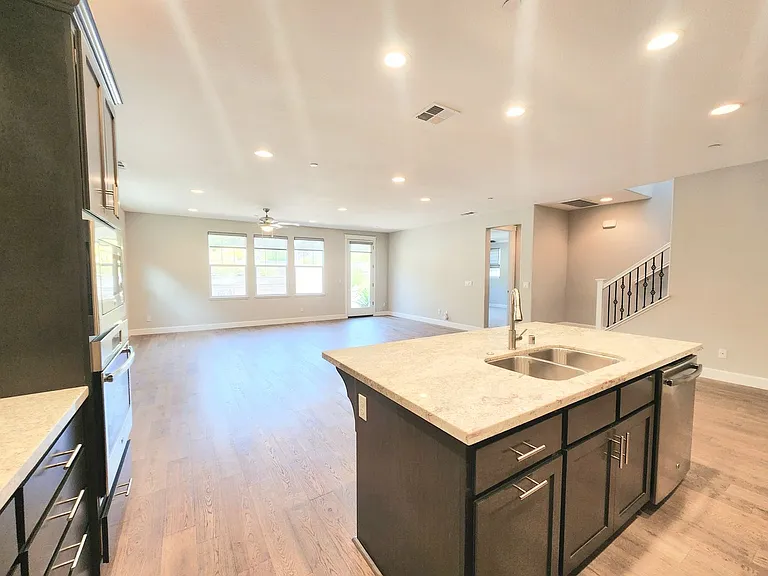 1655 Claremont Dr — Photo 29