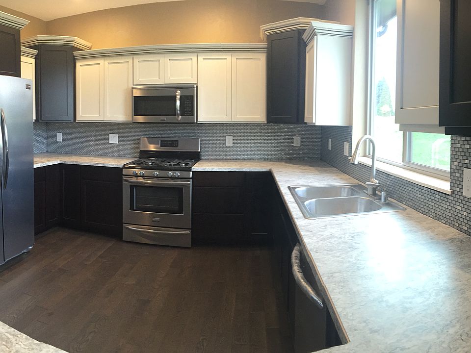 2nd image of 110 Meadow Loop