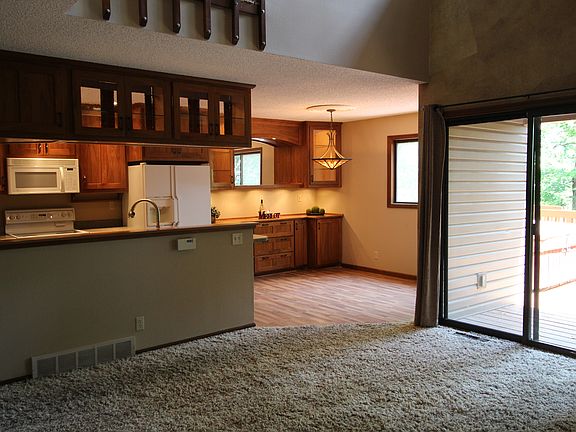 Kitchen & Eating Area