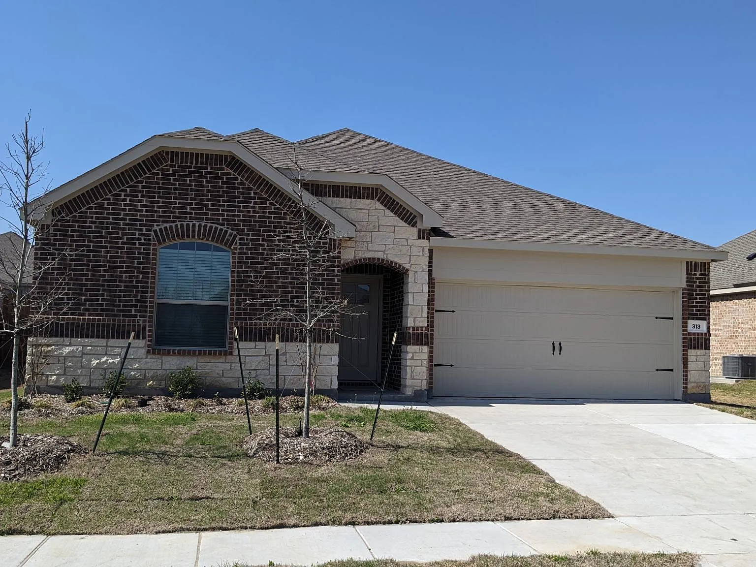 4 bed, 1996 sqft, $2,200 — Photo 1