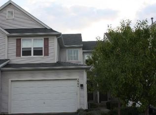 2984 Langston Cir, St Charles, IL 60175