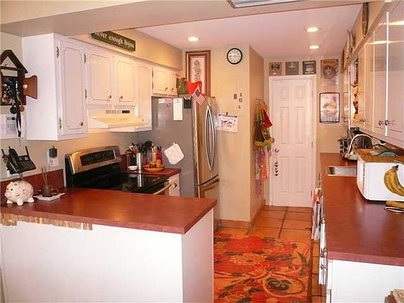 5th image of 4 Middlesex Drive #4
