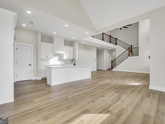 5th image of 267 E Knight Rd