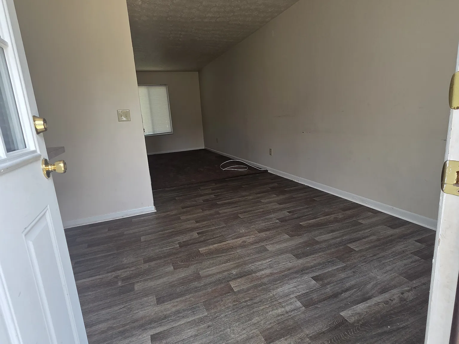 2 bed, 1.5 bath, 1000 sqft, $1,295 — Photo 2