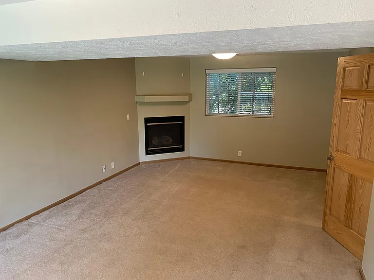 5817 S 186th Ave — Photo 16