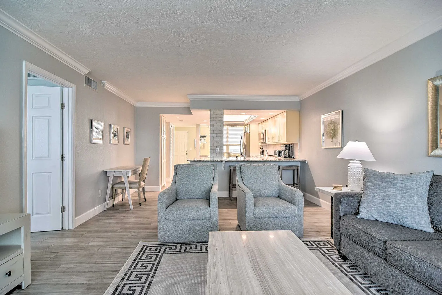 2 bed, 2.0 bath, 1162 sqft, $4,000 — Photo 2
