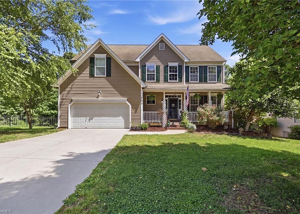 1st image of 102 Farriers Ln