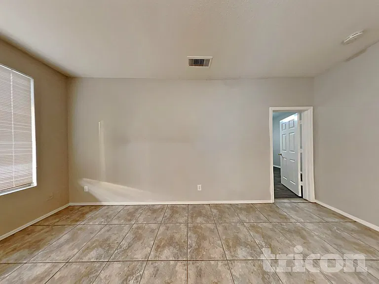 6619 W Golden Ln — Photo 3