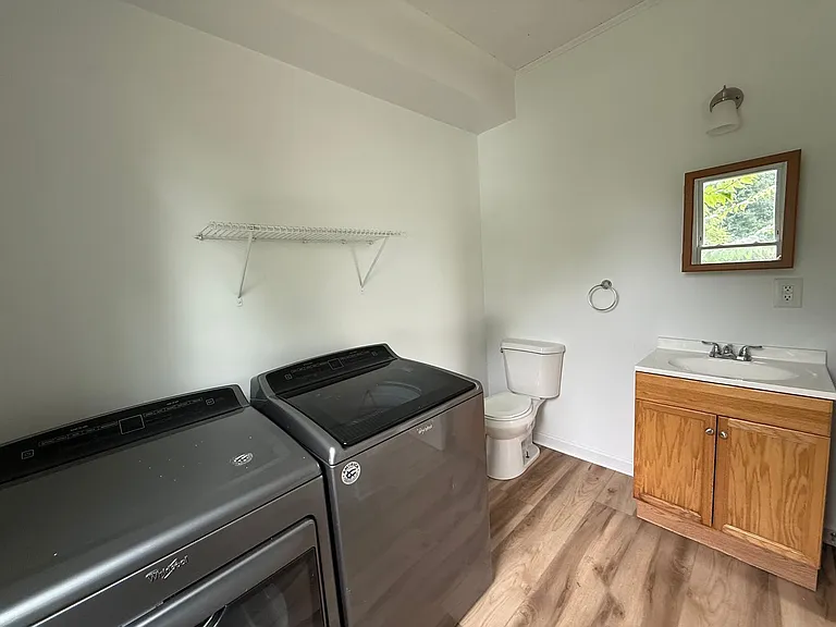 156 E Penn St — Photo 8
