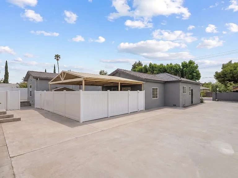 6742 Radford Ave — Photo 21