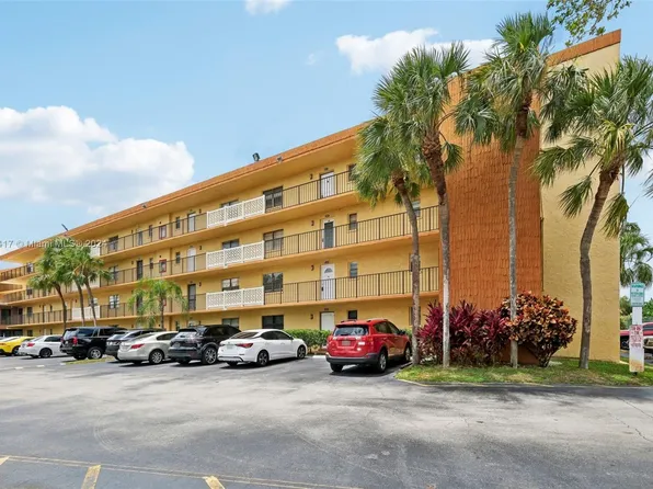 9273 SW 8th St APT 211, Boca Raton, FL 33428