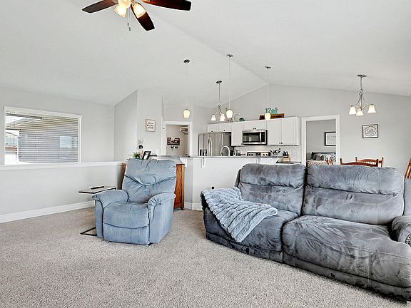4th image of 113 W Meadowsweet Ct