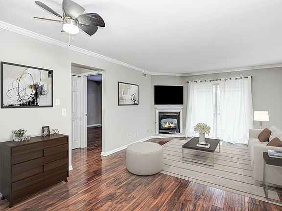 2nd image of 1992 Tall Oaks Dr APT 3A