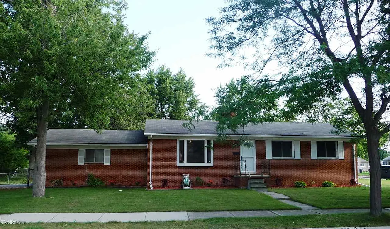 22331 Violet St photo 1