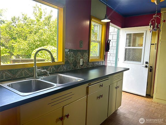 2nd image of 725 Euclid Way
