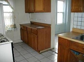 4th image of 17 N Saint James St