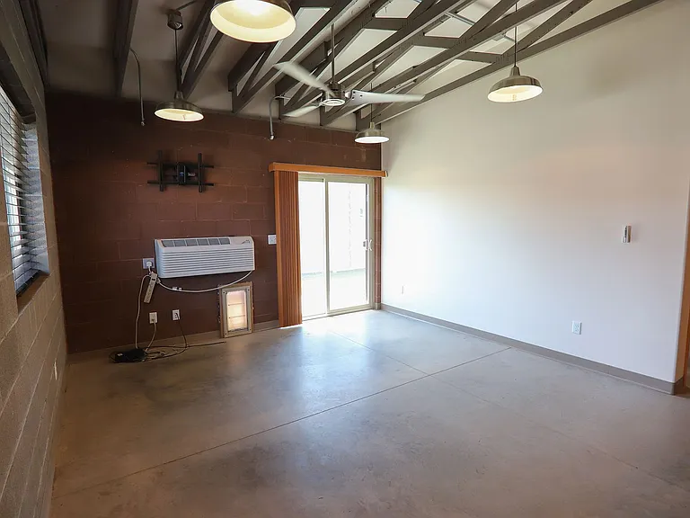 1252 Broadway St — Photo 4
