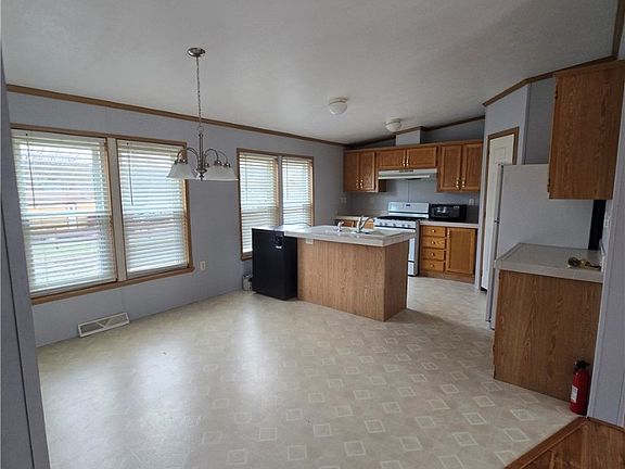 4th image of 75 Wagner Dr