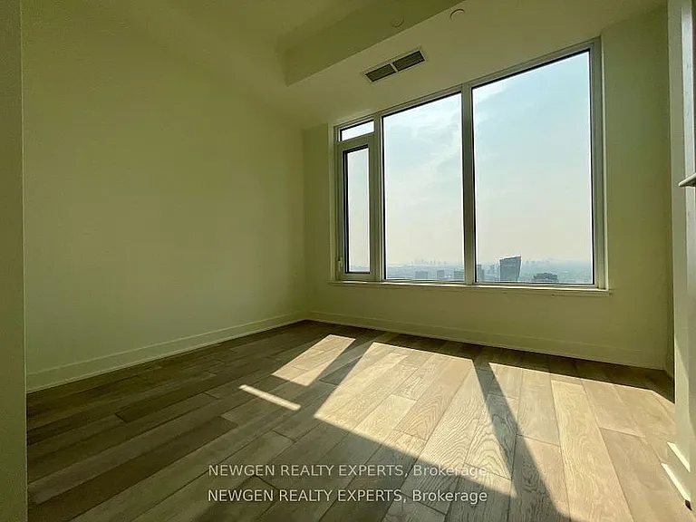 11 Yorkville Ave #3610 — Photo 21
