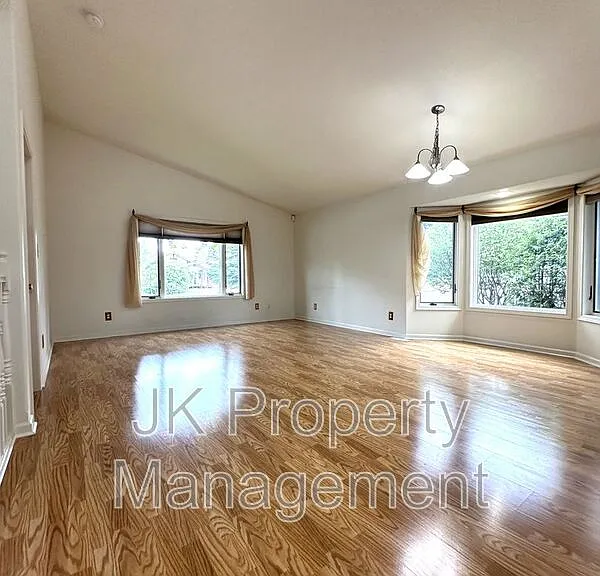 3209 Wild Rose Ln — Photo 8