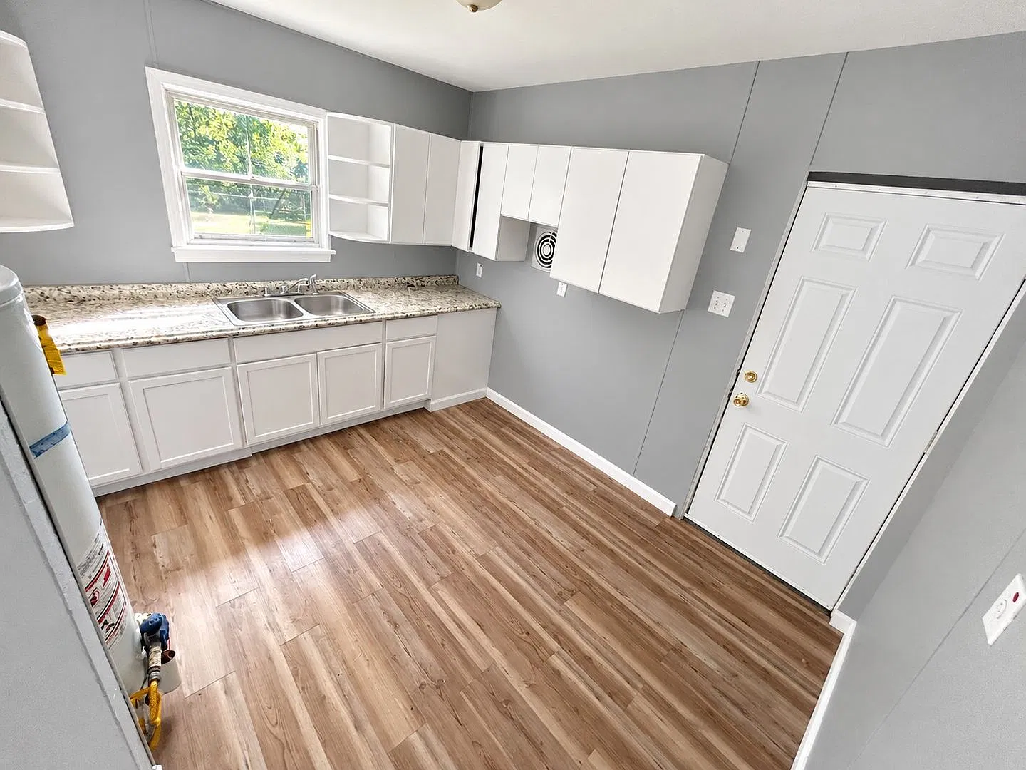 For Lease — Photo 3