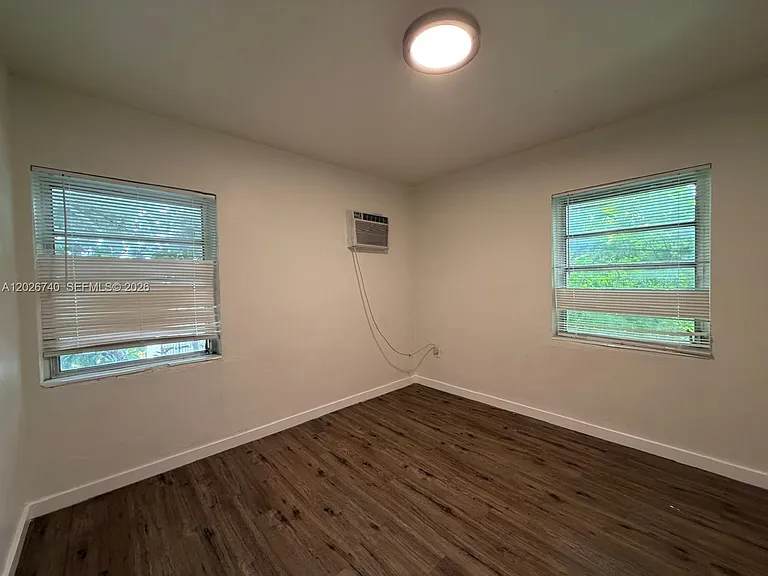 535 SW 7th St #4 — Photo 9