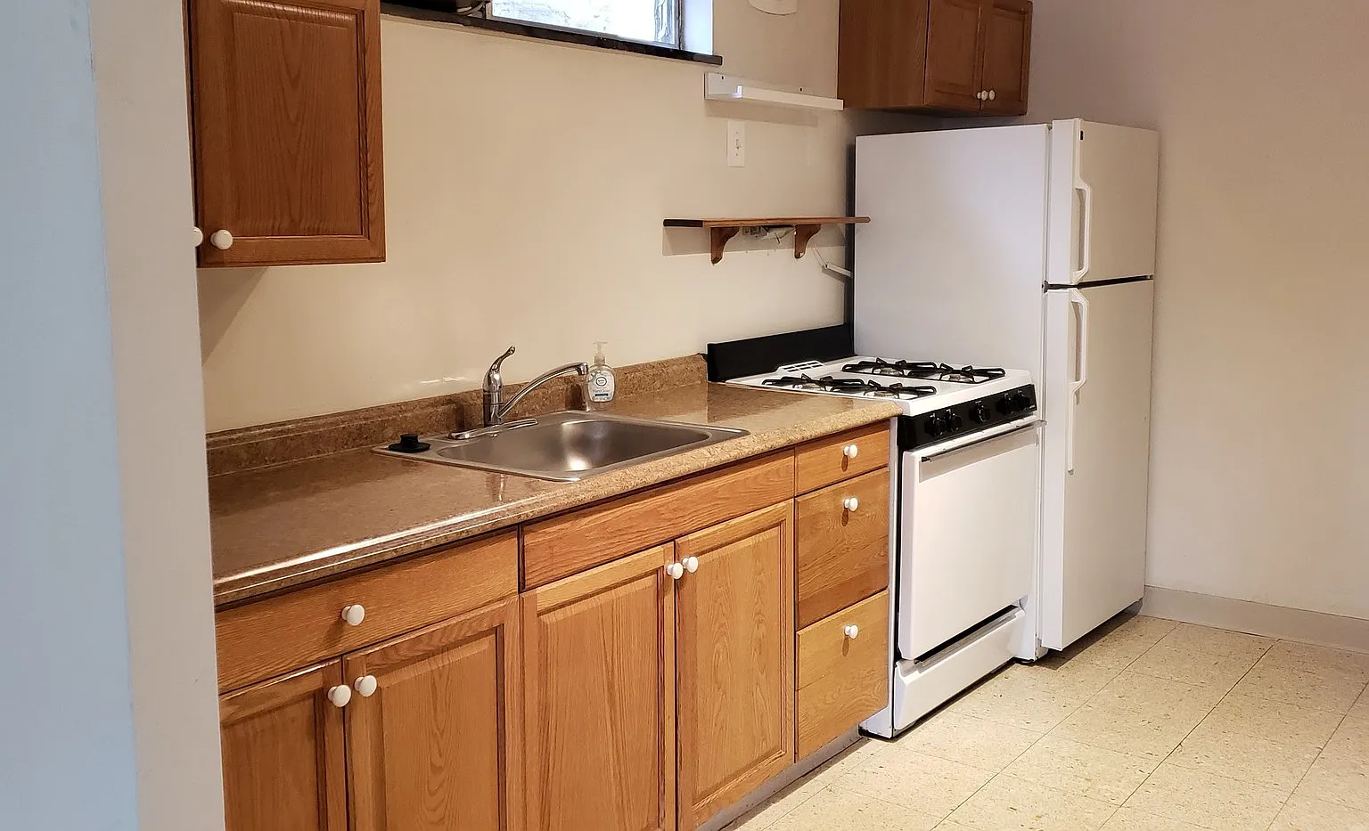 100 - 228 West 4th Avenue - Famira — Photo 2