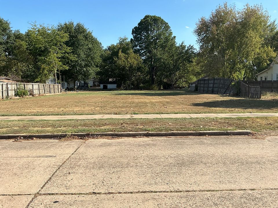 2nd image of 610 E Academy St