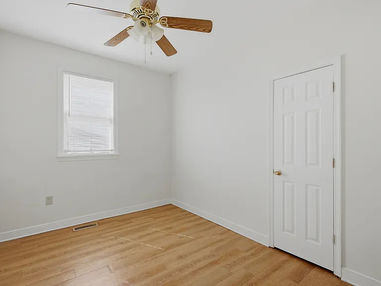 1706 W Moore St — Photo 16